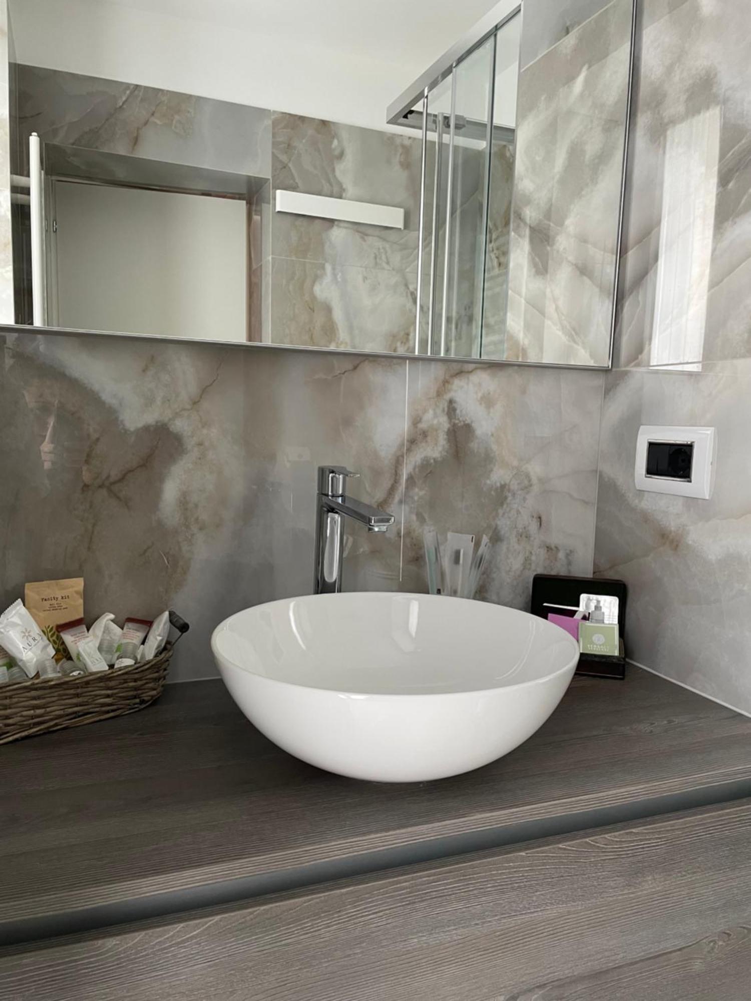 Peonia Apartment - Appartamento Vista Lago Lezzeno Dış mekan fotoğraf